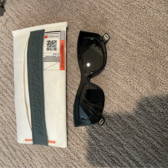 INDESCRATCHABLES SUNGLASSES cat eyed black - Picture 7 of 9
